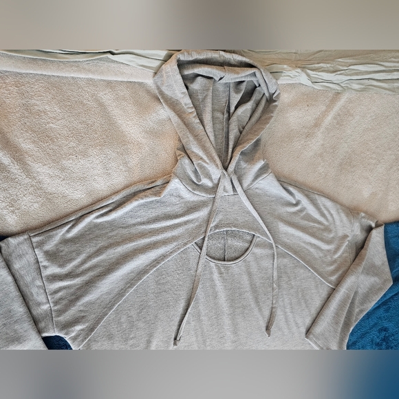 NWOT White Birch 1X Hooded Sweater with cut out - Picture 5 of 11